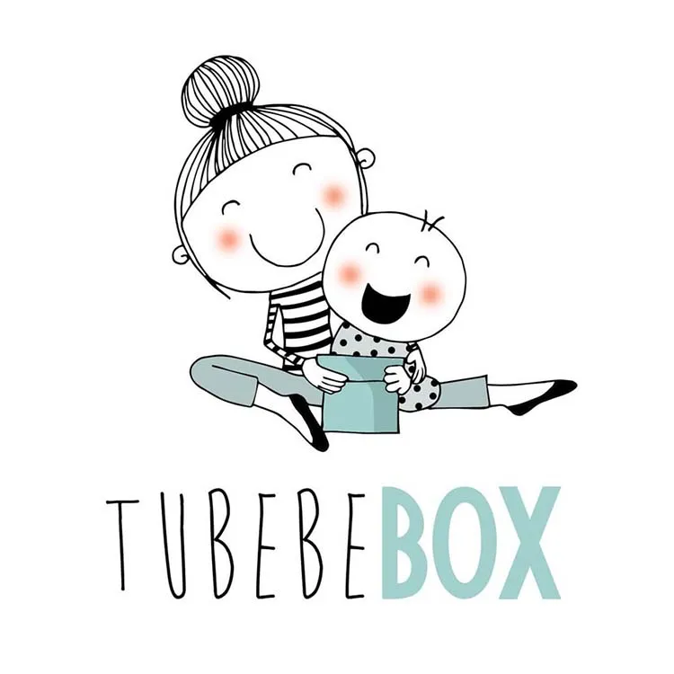 Thiết kế logo nữ tính về tình thương người mẹ.