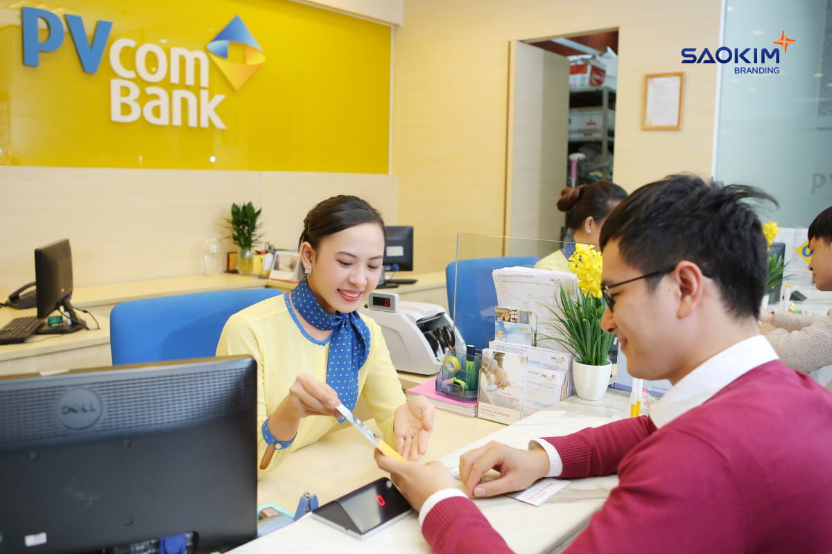 Phỏng vấn nhân viên ngân hàng, khách hàng của ngân hàng