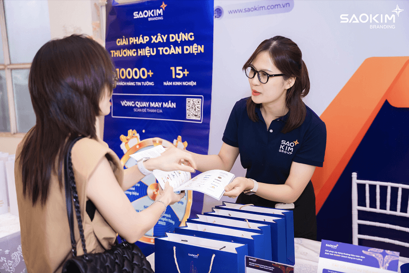 doi-ngu-sao-kim-branding-tai-su-kien-don-song-tang-truong-2