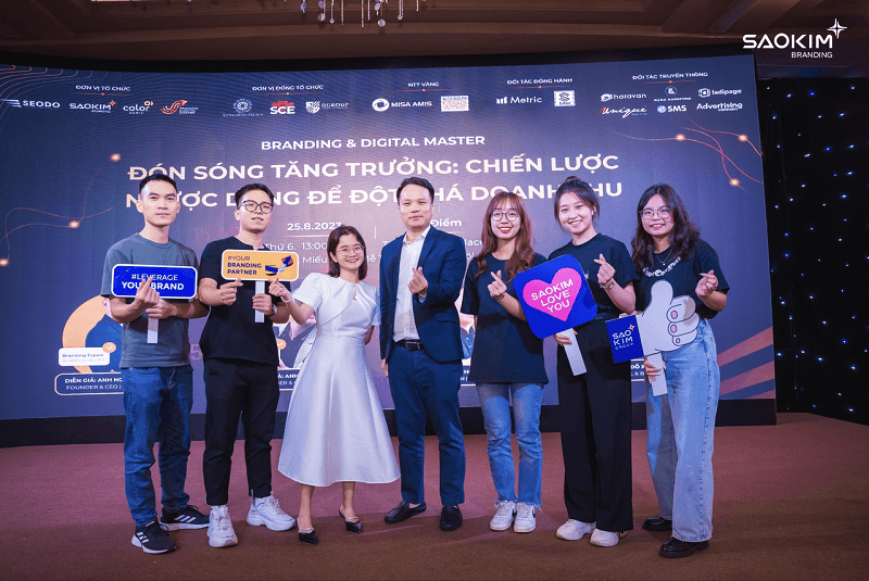 doi-ngu-sao-kim-branding-tai-su-kien-don-song-tang-truong