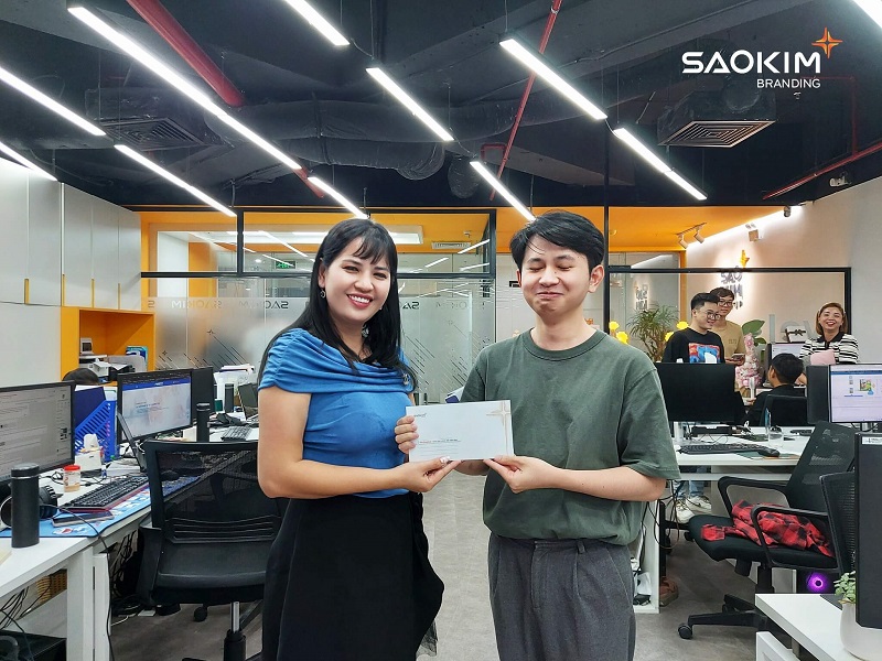 nhan-thuong-nhan-vien-xuat-sac-thang-7-3