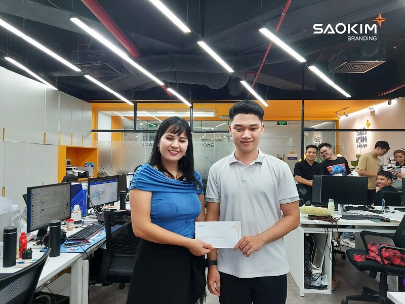 nhan-thuong-nhan-vien-xuat-sac-thang-7-4