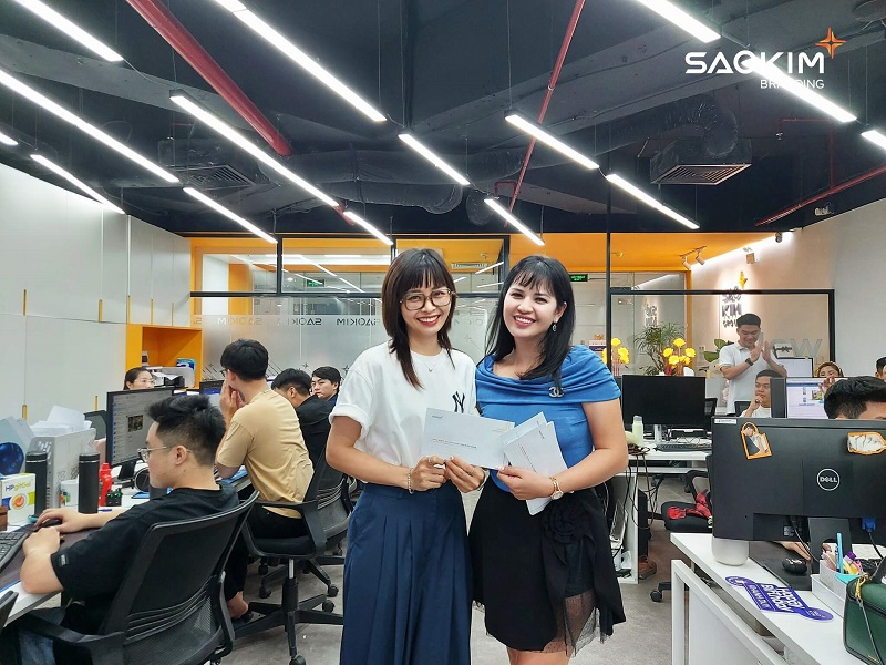nhan-thuong-nhan-vien-xuat-sac-thang-7-9