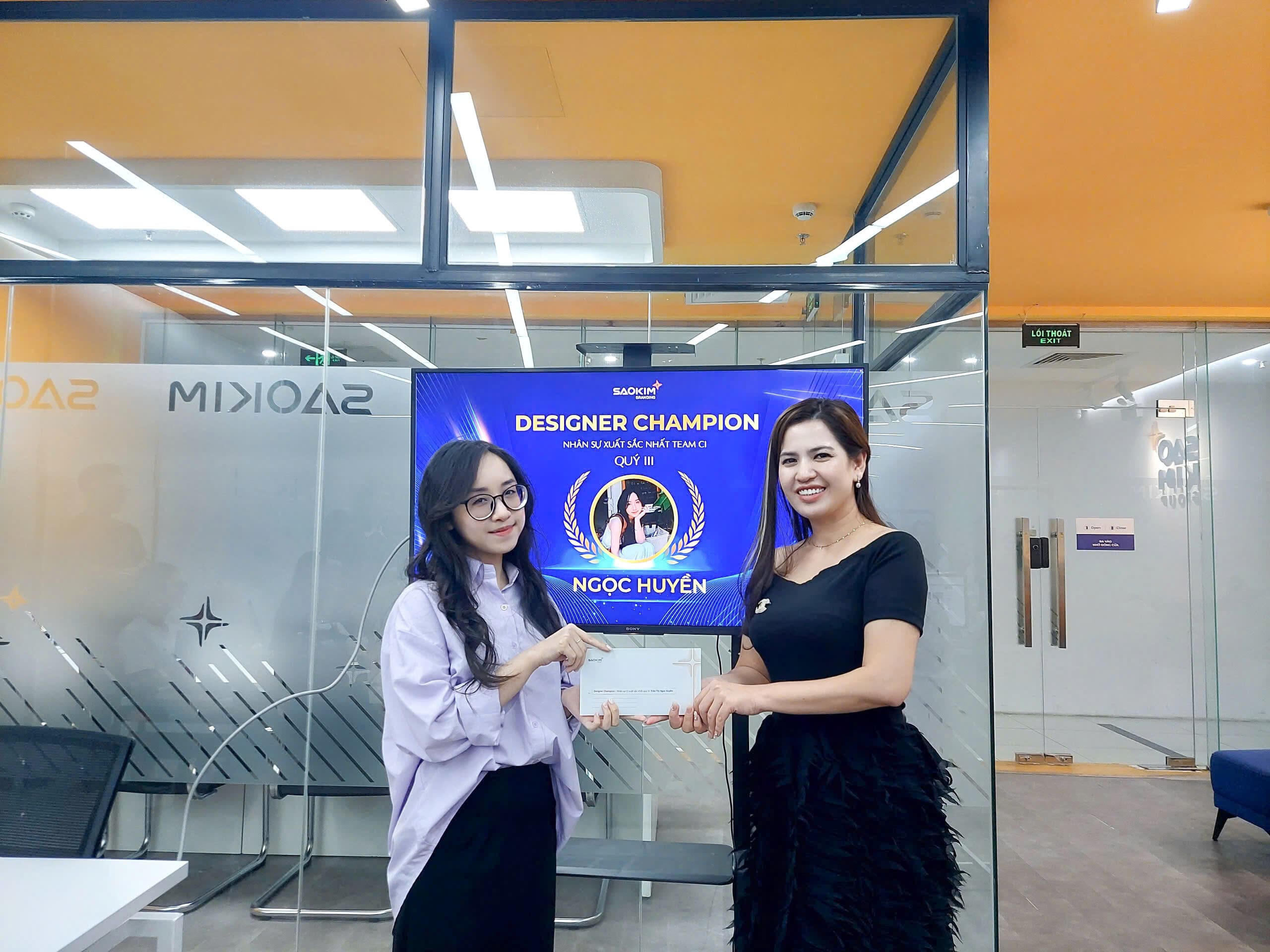 Bạn Ngọc Huyền giành giải Designer Champion