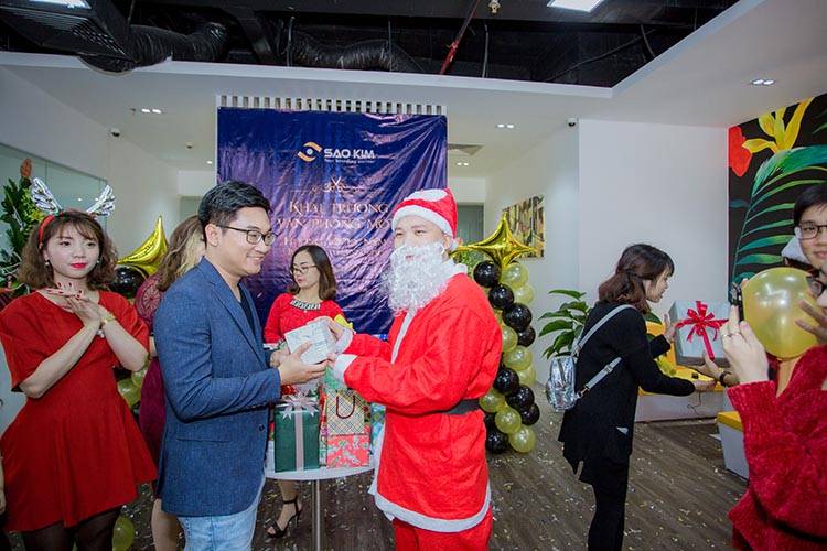 Tâm sự về chặng đường 7 năm gắn bó với Sao Kim 4 Chuyên viên thiết kế thương hiệu Sơn Nguyễn.