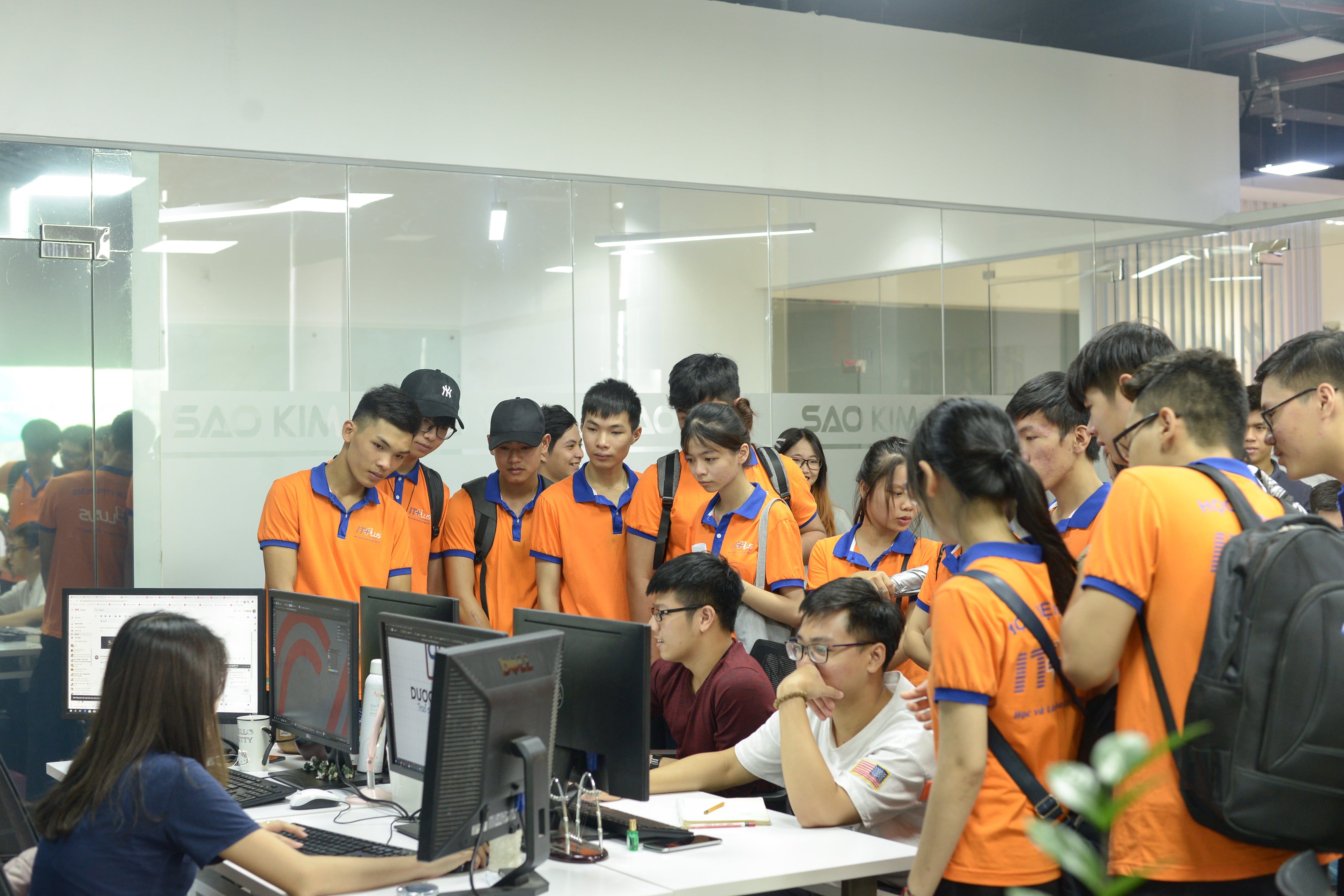 itplus-trai-nghiem-ngay-lam-viec-tai-sao-kim-branding