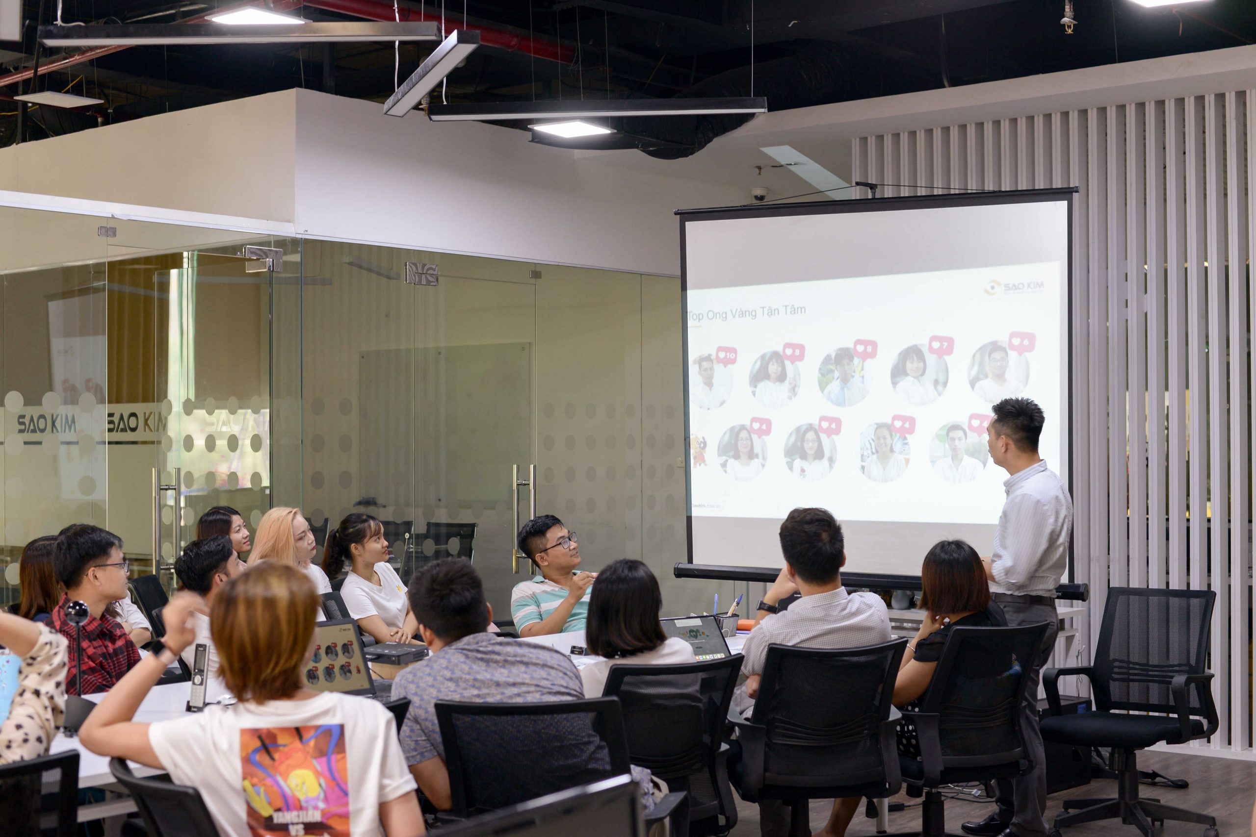Mô hình cuộc họp bứt phá cảm hứng và đổi mới cá nhân hóa tăng 200% hiệu quả chỉ có tại Sao Kim 17 mo-hinh-cuoc-hop-but-pha-cam-hung-va-doi-moi-ca-nhan-hoa-tang-200%-hieu-qua-3