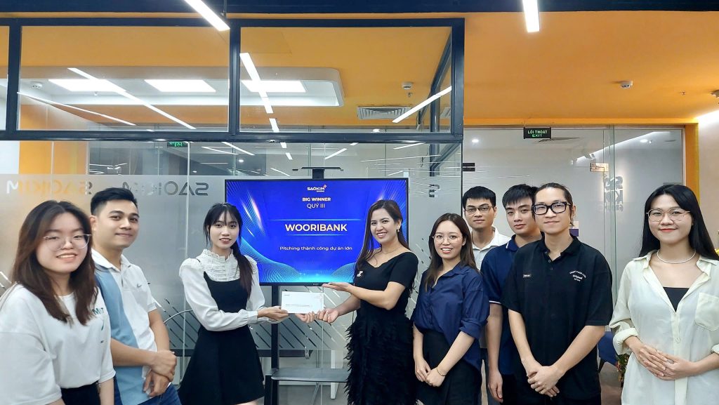 Chương trình trao giải thưởng thi đua quý III & Mừng sinh nhật CBNV tháng 9,10 tại Sao Kim Branding 11 trao giải thưởng quý III